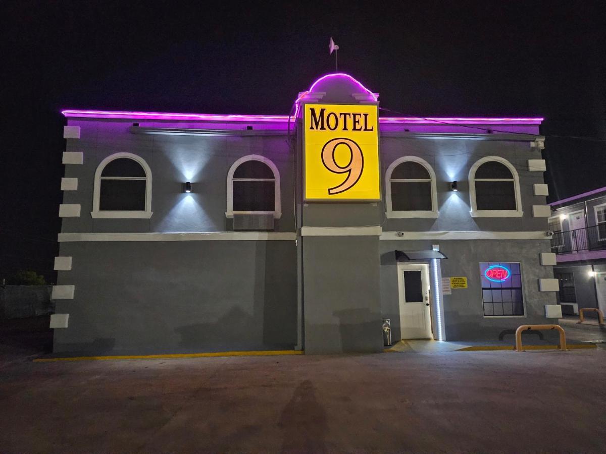 Motel 9 Laredo Extérieur photo