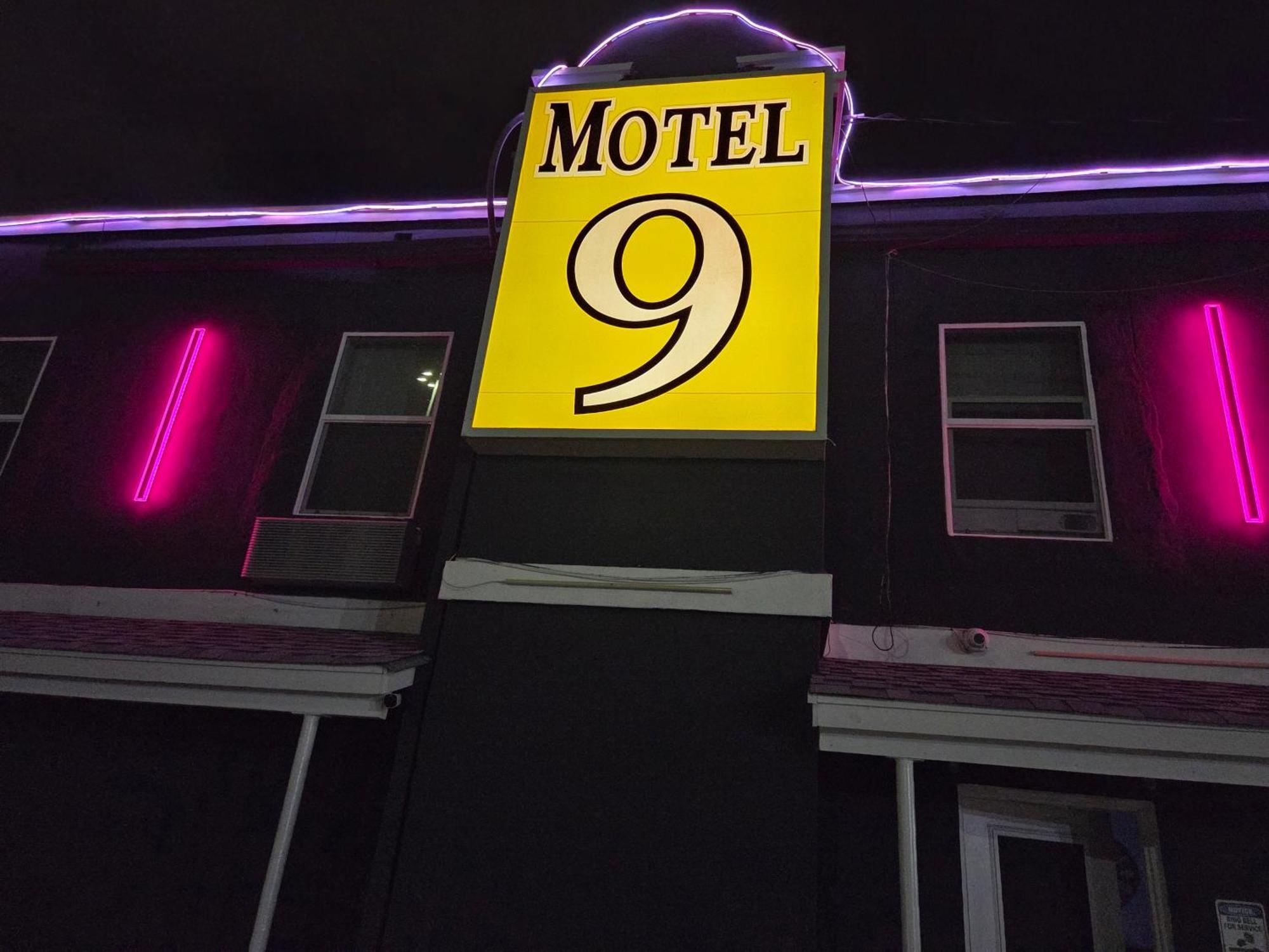 Motel 9 Laredo Extérieur photo